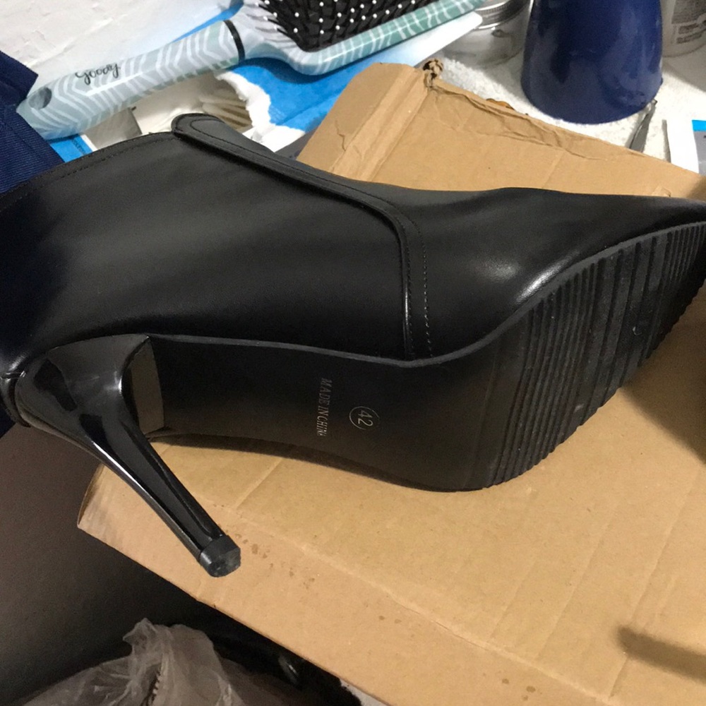 ankle booties - Picture 3 of 5